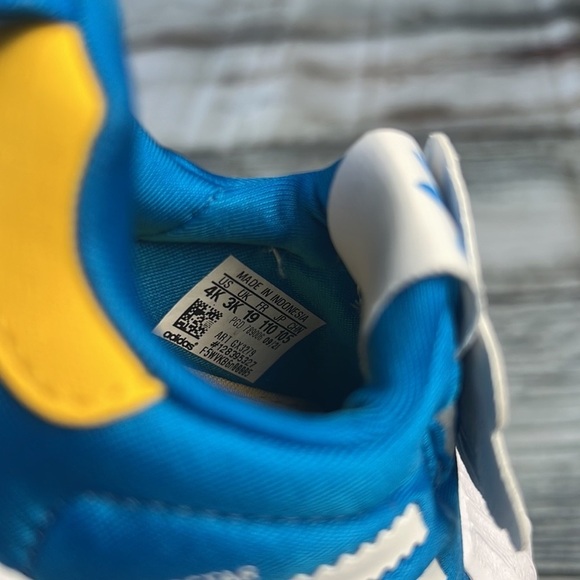 Adidas Superstar 360 Shoes Blue, White and Yellow Donald Duck Theme Size 4K. - Picture 8 of 9